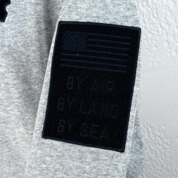 Under Armour Project Rock Hoodie Sweatshirt Men's Size M, Veterans Day Grey - Picture 4 of 8